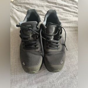 Mens EUC on cloud black shoes 9